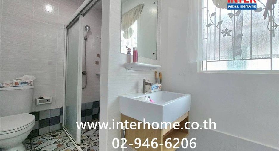 Reihenhaus zum Kauf mit 3 Zimmer in Saphan Sung, Bangkok