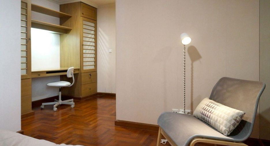 For rent 2 bedrooms condo in Bang Rak, Bangkok