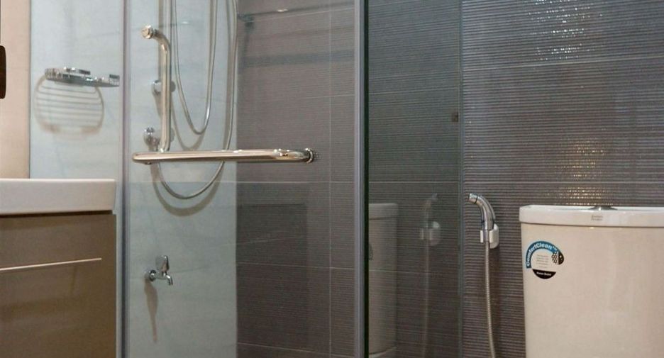 For rent 2 bedrooms condo in Bang Rak, Bangkok