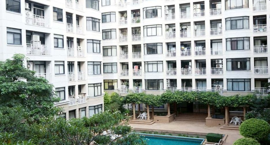For rent 2 bedrooms condo in Bang Rak, Bangkok