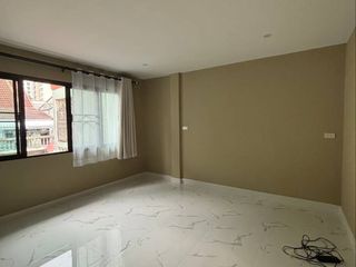 For rent 2 bedrooms townhouse in Bang Na, Bangkok