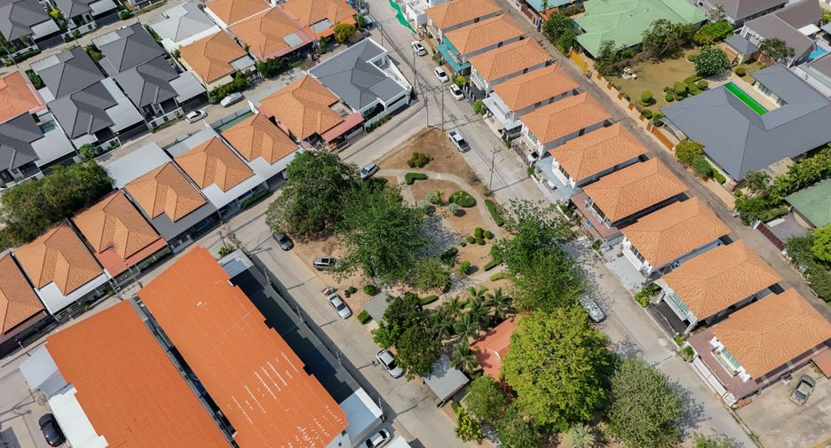 For sale 2 bedrooms house in East Pattaya, Pattaya