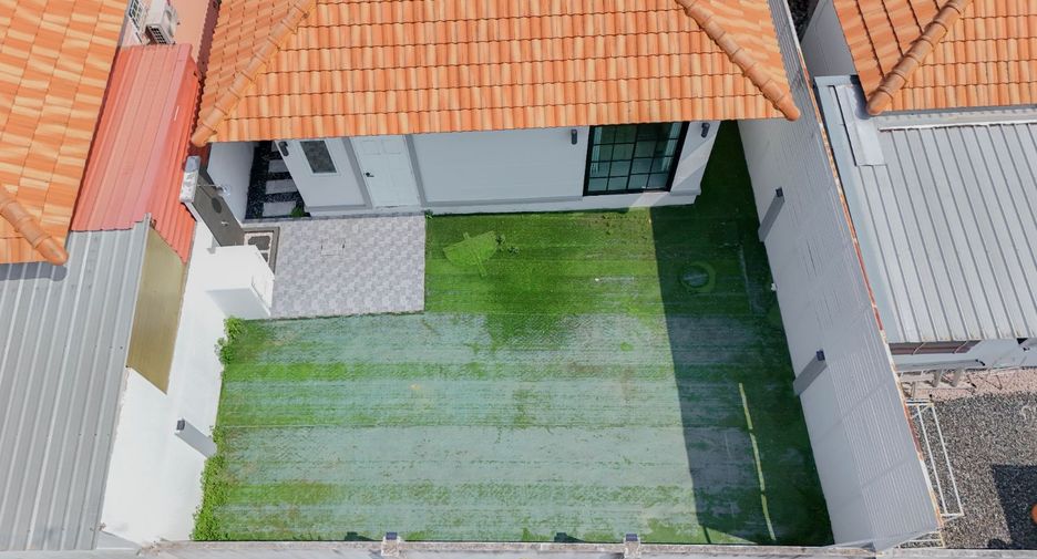 For sale 2 bedrooms house in East Pattaya, Pattaya