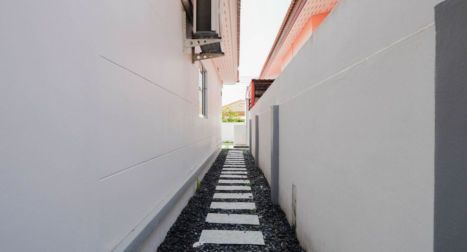 For sale 2 bedrooms house in East Pattaya, Pattaya