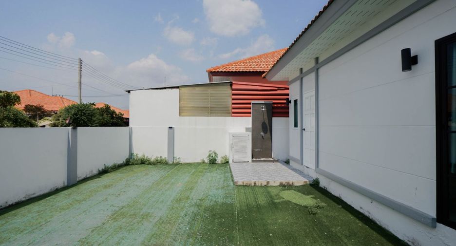 For sale 2 bedrooms house in East Pattaya, Pattaya