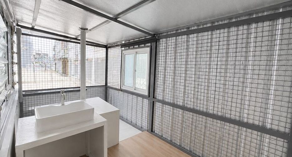 À louer 3 chambres bureau à Si Racha, Chonburi