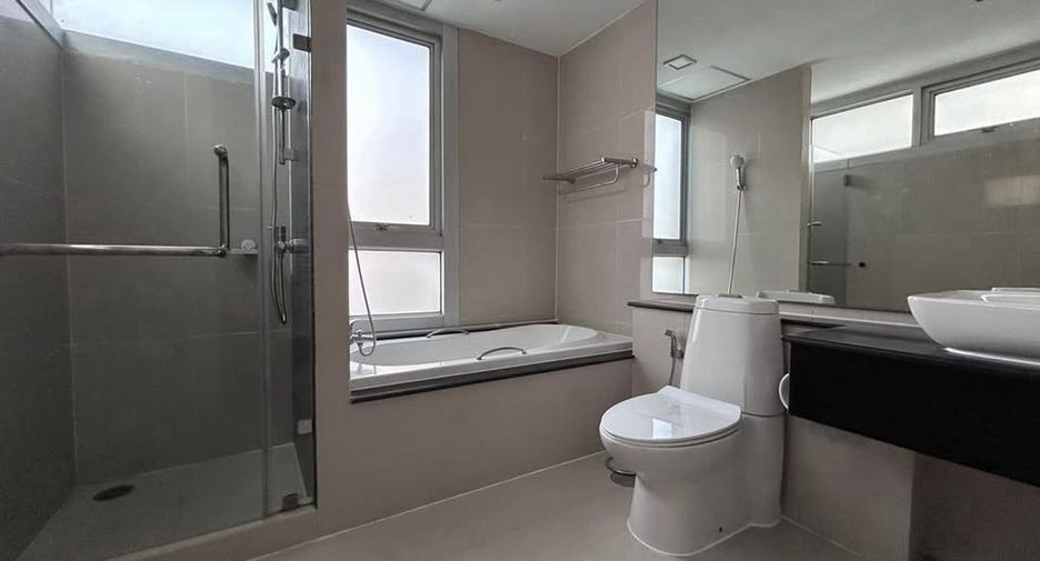Wohnung zur Miete mit 3 Zimmer in Khlong Toei, Bangkok