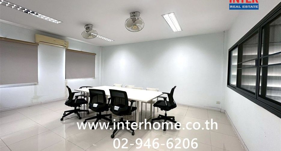 À vendre 11 chambres entrepôt à Lat Phrao, Bangkok