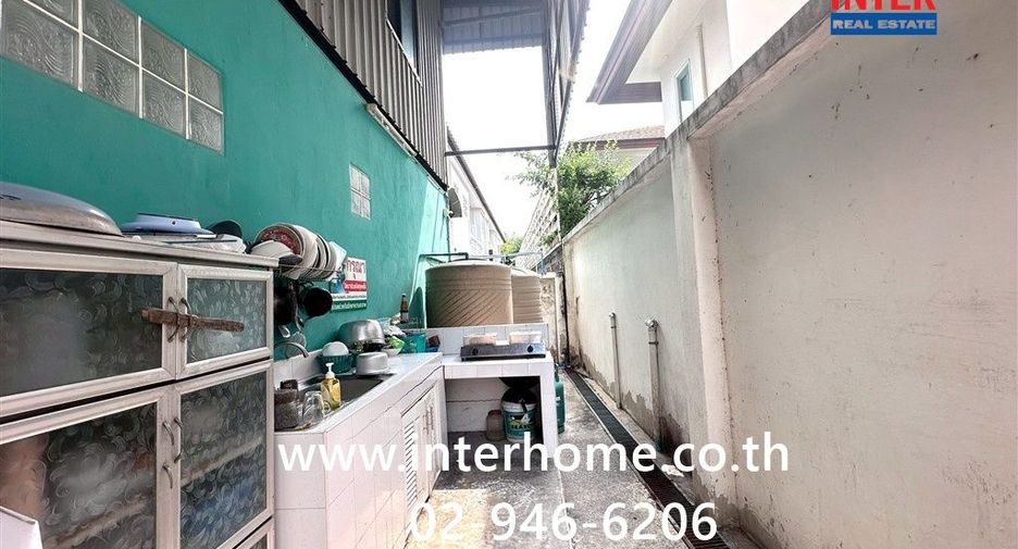 À vendre 11 chambres entrepôt à Lat Phrao, Bangkok