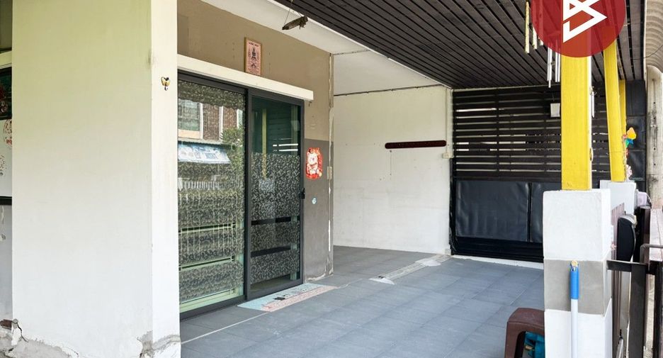 Casa adosada en venta de 3 habitaciones en Bang Khae, Bangkok