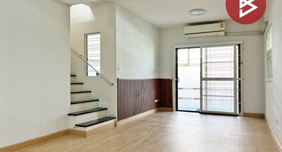 Casa adosada en venta de 3 habitaciones en Bang Khae, Bangkok