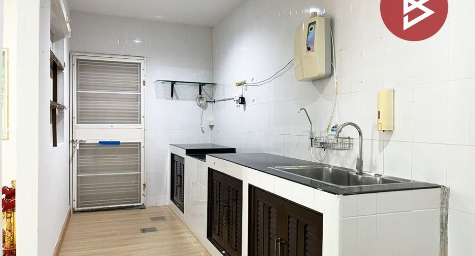 Casa adosada en venta de 3 habitaciones en Bang Khae, Bangkok