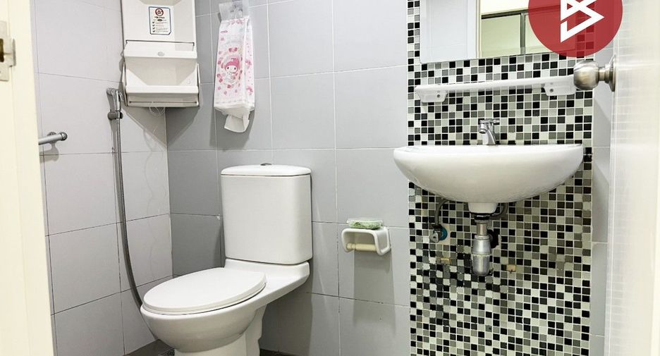 Casa adosada en venta de 3 habitaciones en Bang Khae, Bangkok