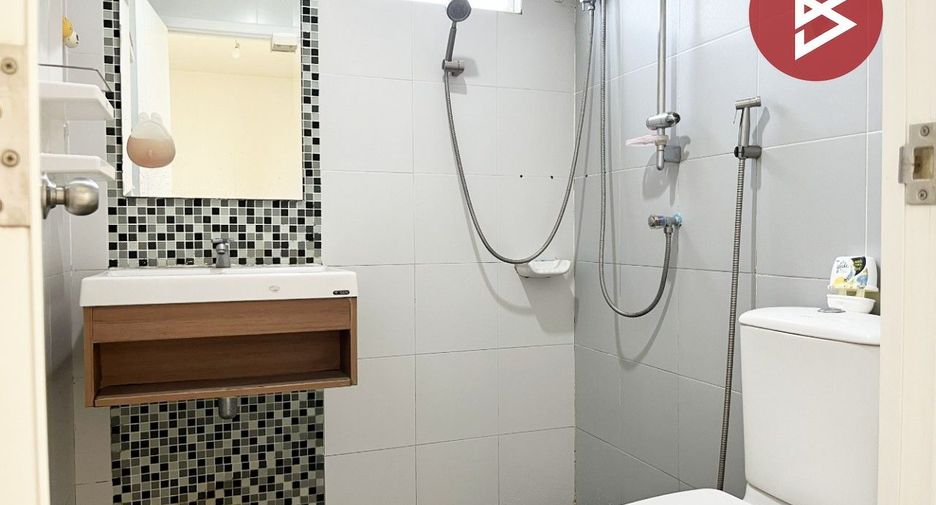 Casa adosada en venta de 3 habitaciones en Bang Khae, Bangkok