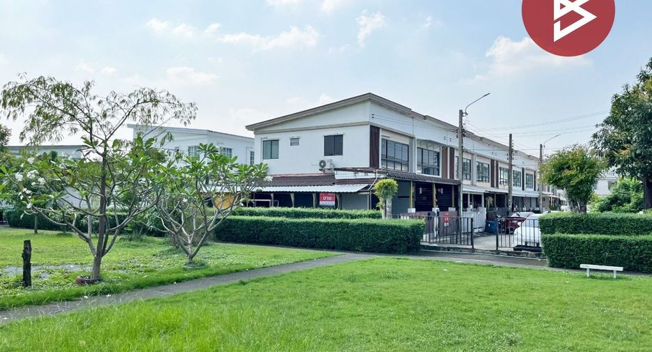 Casa adosada en venta de 3 habitaciones en Bang Khae, Bangkok