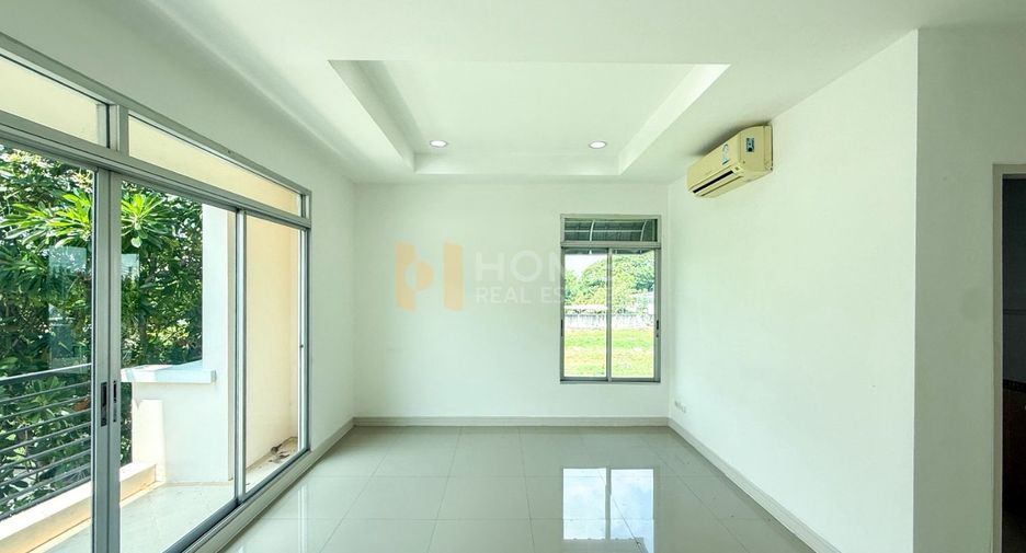 Casa adosada en venta de 3 habitaciones en Saphan Sung, Bangkok