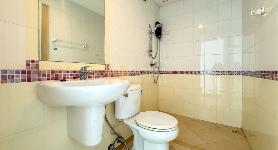 Casa adosada en venta de 3 habitaciones en Saphan Sung, Bangkok