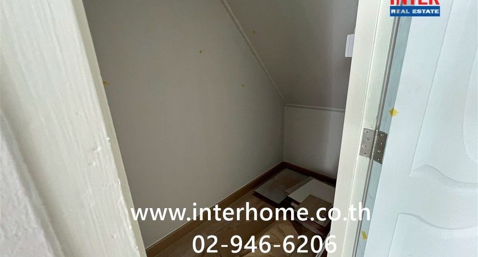 For sale 2 bedrooms townhouse in Bang Kapi, Bangkok