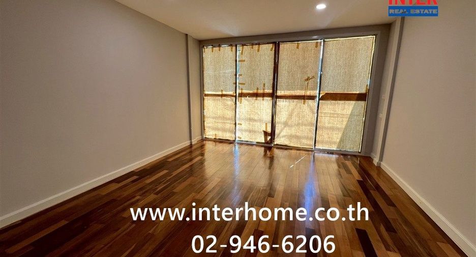 For sale 2 bedrooms townhouse in Bang Kapi, Bangkok