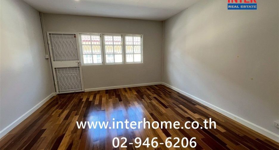 For sale 2 bedrooms townhouse in Bang Kapi, Bangkok