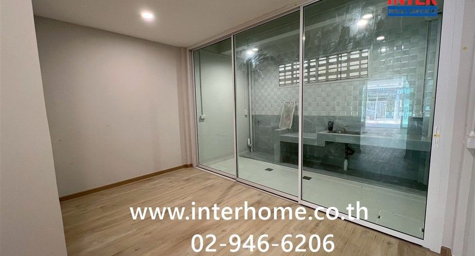 For sale 2 bedrooms townhouse in Bang Kapi, Bangkok