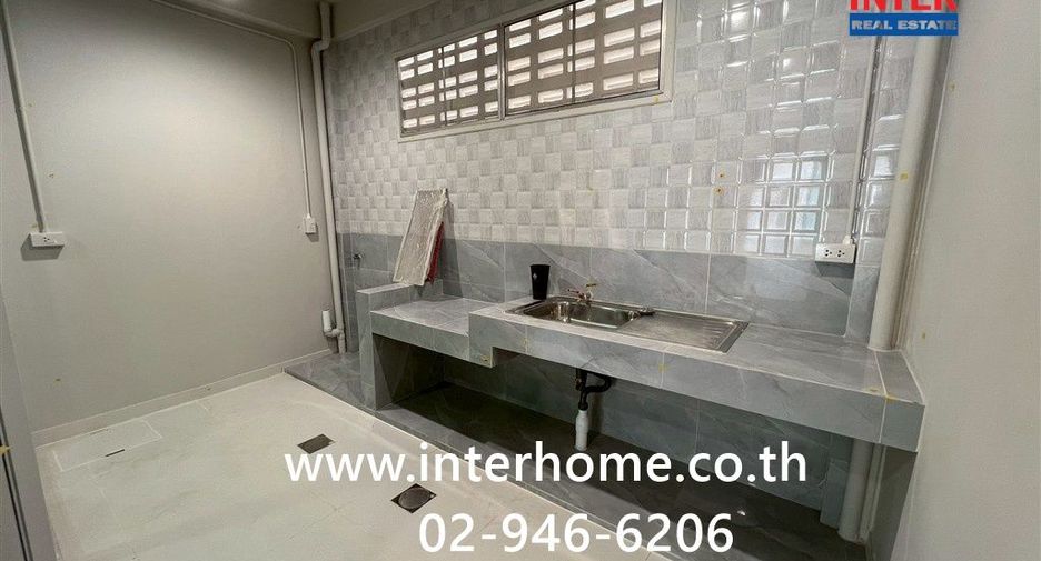 For sale 2 bedrooms townhouse in Bang Kapi, Bangkok