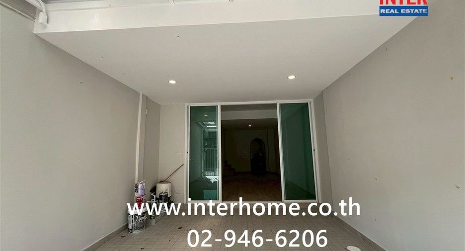 For sale 2 bedrooms townhouse in Bang Kapi, Bangkok