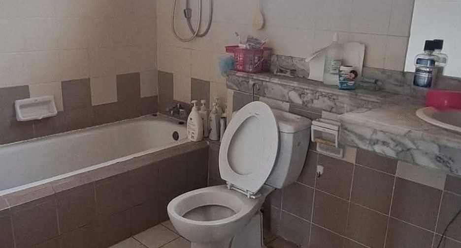 À vendre 3 chambres maison de ville à Khlong Sam Wa, Bangkok