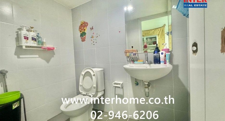 Casa adosada en venta de 3 habitaciones en Bang Khae, Bangkok