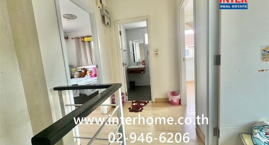Casa adosada en venta de 3 habitaciones en Bang Khae, Bangkok