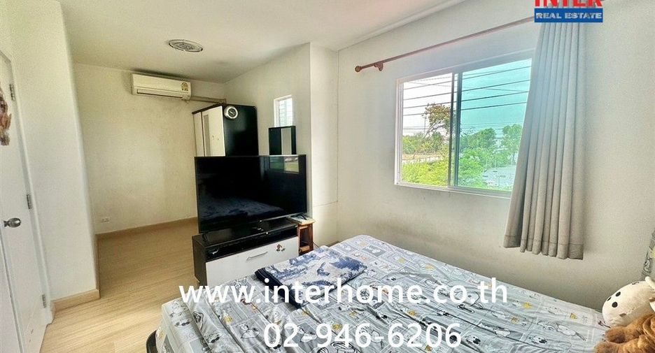 Casa adosada en venta de 3 habitaciones en Bang Khae, Bangkok
