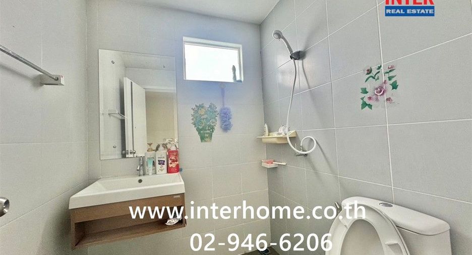 Casa adosada en venta de 3 habitaciones en Bang Khae, Bangkok
