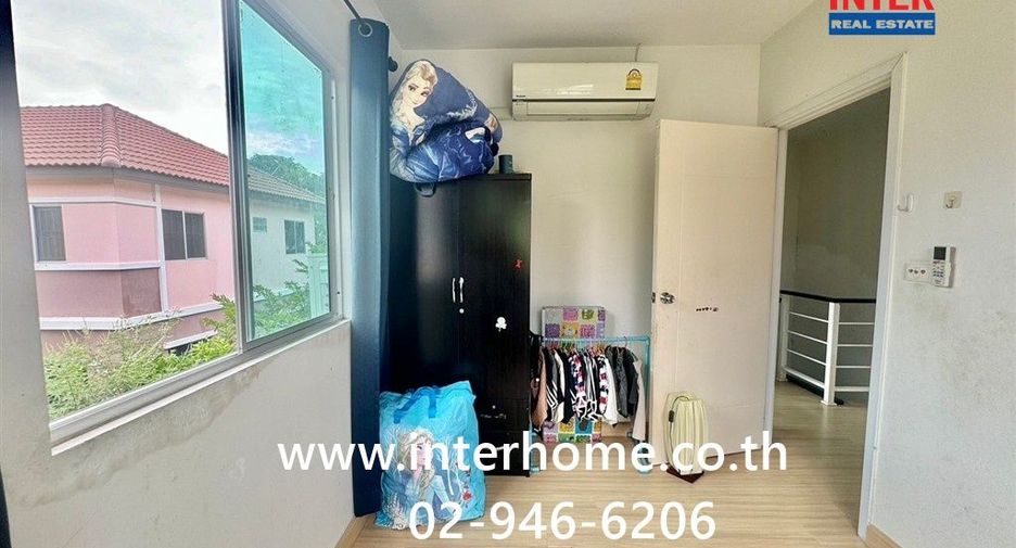 Casa adosada en venta de 3 habitaciones en Bang Khae, Bangkok