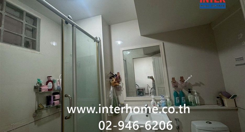 Casa adosada en venta de 3 habitaciones en Bang Kruai, Nonthaburi