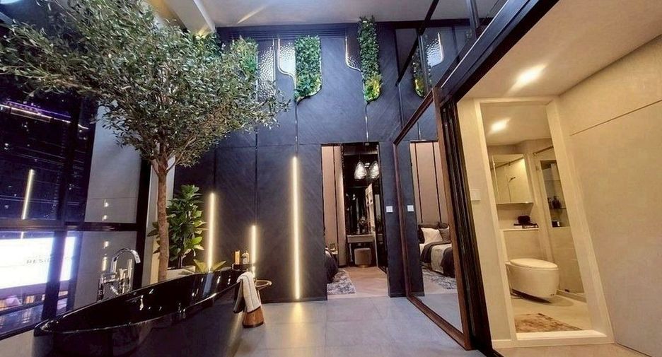 For sale 3 bedrooms condo in Watthana, Bangkok