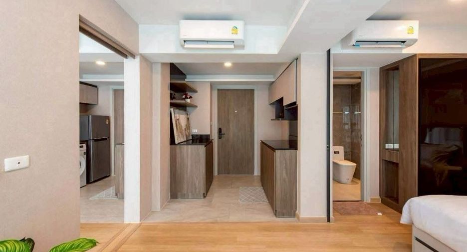 For rent 2 bedrooms condo in Huai Khwang, Bangkok