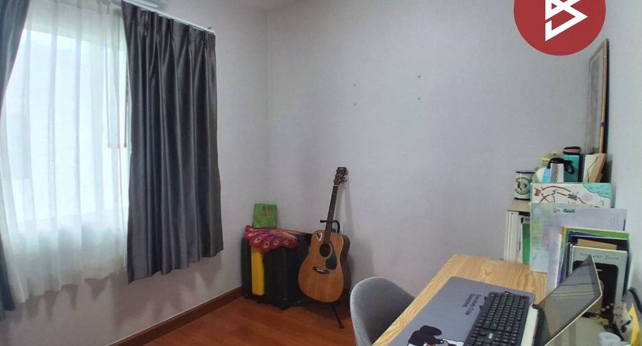 Casa adosada en venta de 4 habitaciones en Bang Sao Thong, Samut Prakan