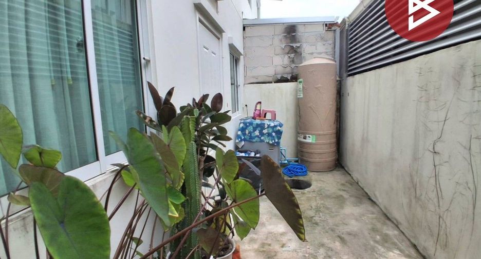 Casa adosada en venta de 4 habitaciones en Bang Sao Thong, Samut Prakan