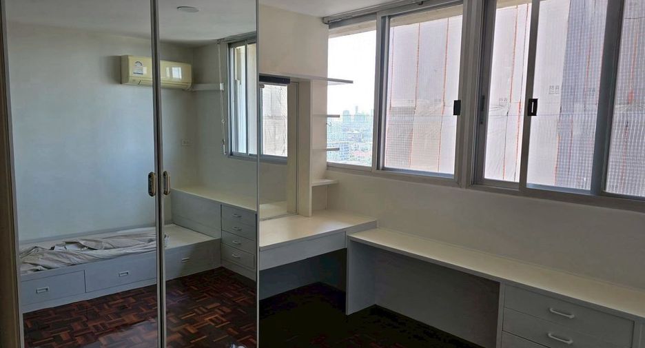 For rent 2 bedrooms condo in Watthana, Bangkok