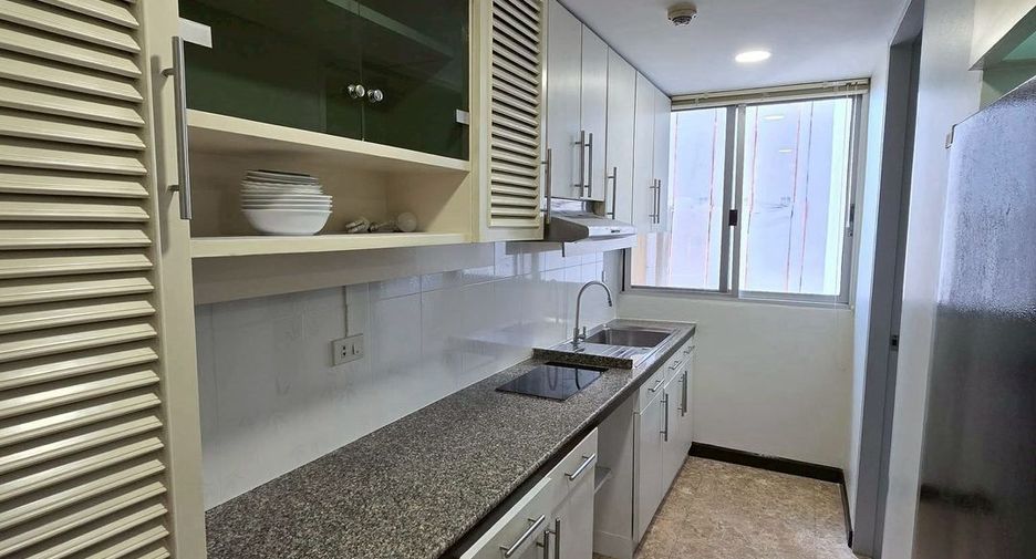 For rent 2 bedrooms condo in Watthana, Bangkok