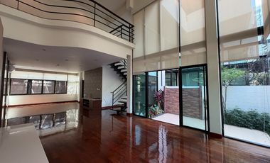 À louer 3 chambres condo à Khlong Toei, Bangkok