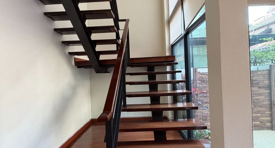 For rent 3 ベッドルーム condo in Khlong Toei, Bangkok