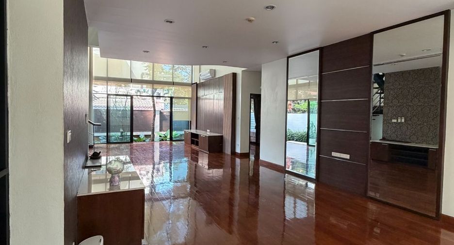 For rent 3 ベッドルーム condo in Khlong Toei, Bangkok