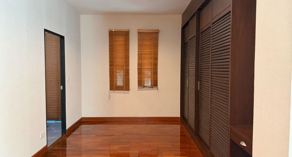 For rent 3 ベッドルーム condo in Khlong Toei, Bangkok