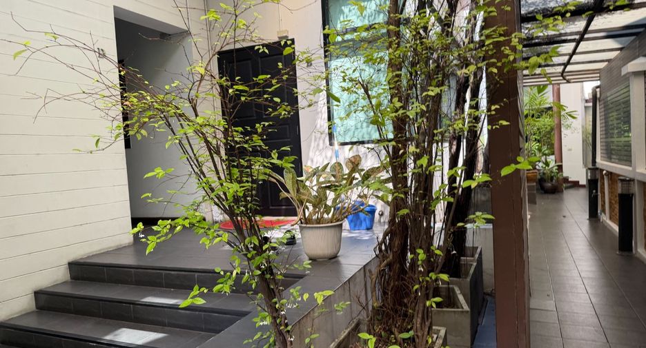 For rent 3 ベッドルーム condo in Khlong Toei, Bangkok
