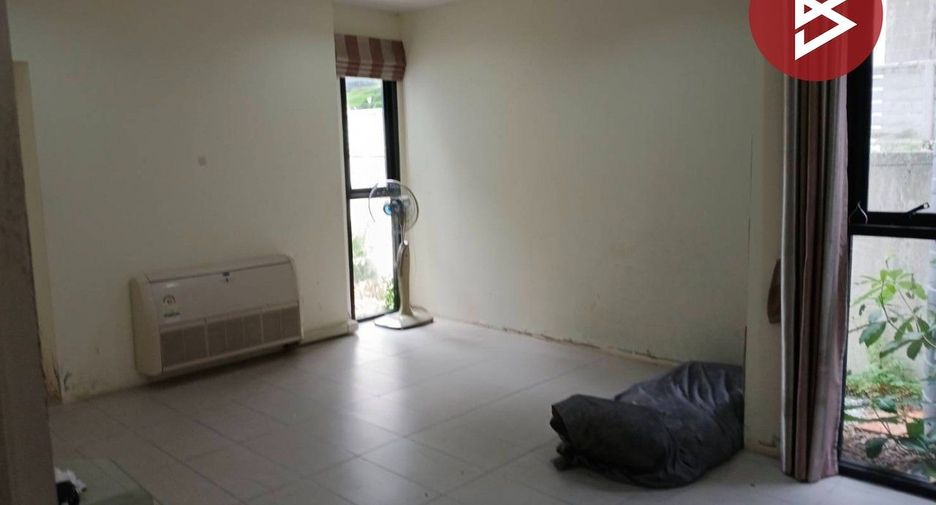 Büro zum Kauf mit 3 Zimmer in Saphan Sung, Bangkok