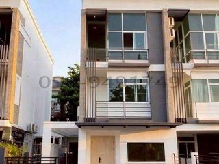 出租 4 卧室 联排别墅 在 Lat Phrao, 曼谷