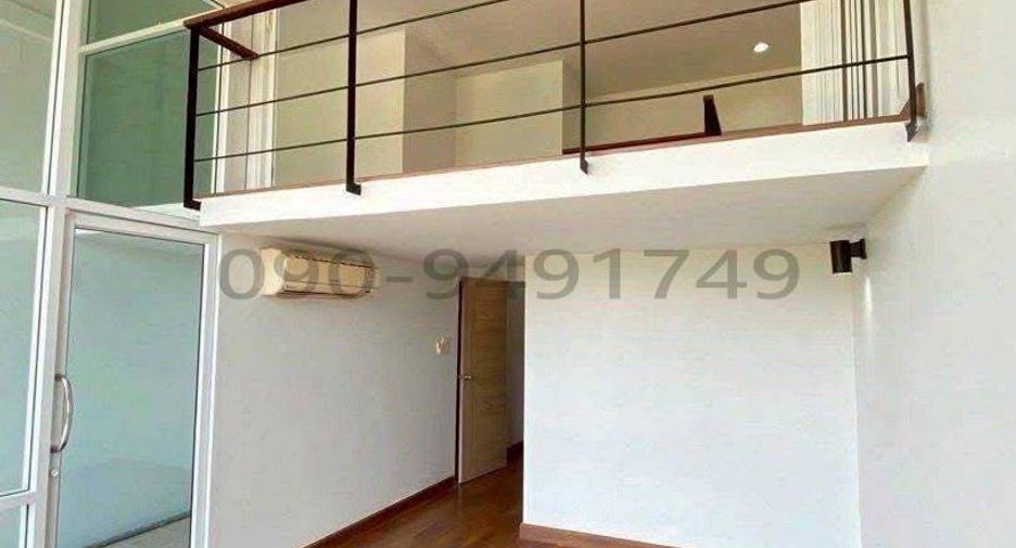 For rent 4 bedrooms townhouse in Lat Phrao, Bangkok