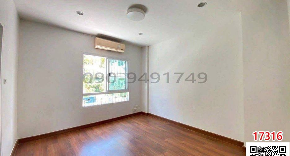 For rent 4 bedrooms townhouse in Lat Phrao, Bangkok