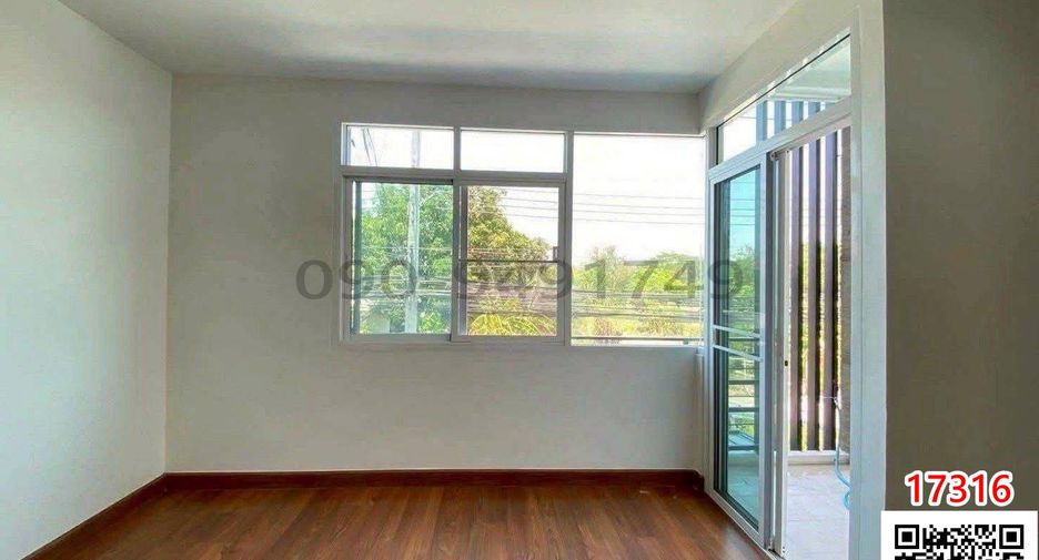 For rent 4 bedrooms townhouse in Lat Phrao, Bangkok